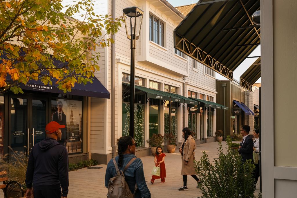Belmont New New York Park sells luxury tags at irresistible prices